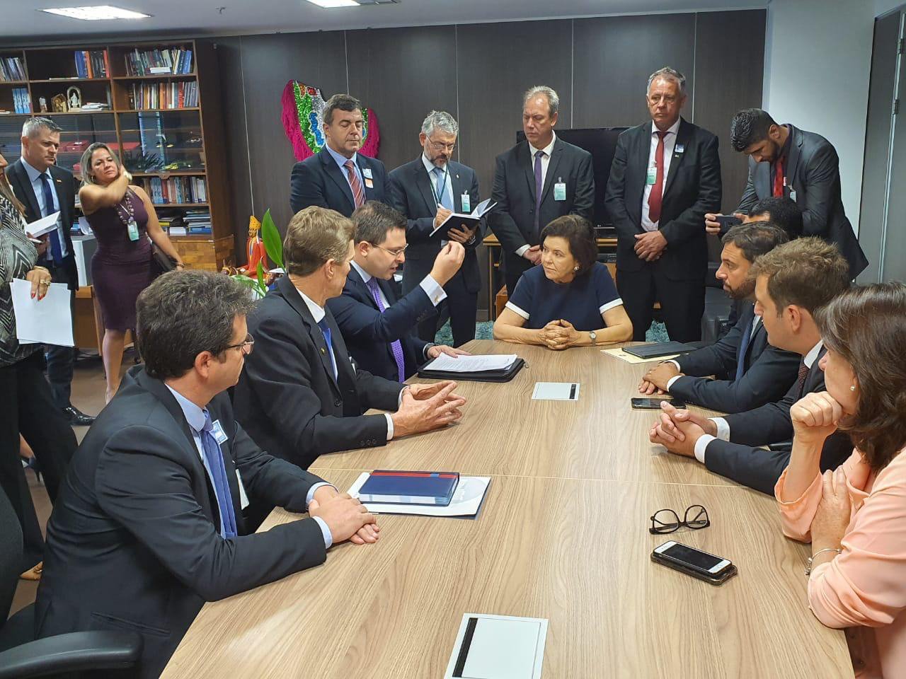 Reunião da equipe da Schiefler Advocacia